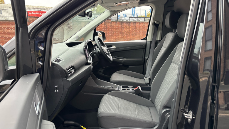 Ford Transit Connect 250 L2 Petrol 1.5 EcoBoost PHEV 150 Limited Van Auto